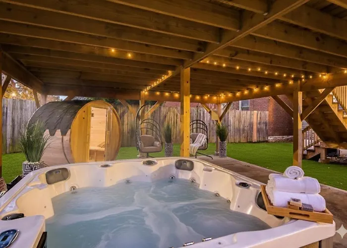 Historic St Louis: Hot Tub| Fire Pit| Near Brewery