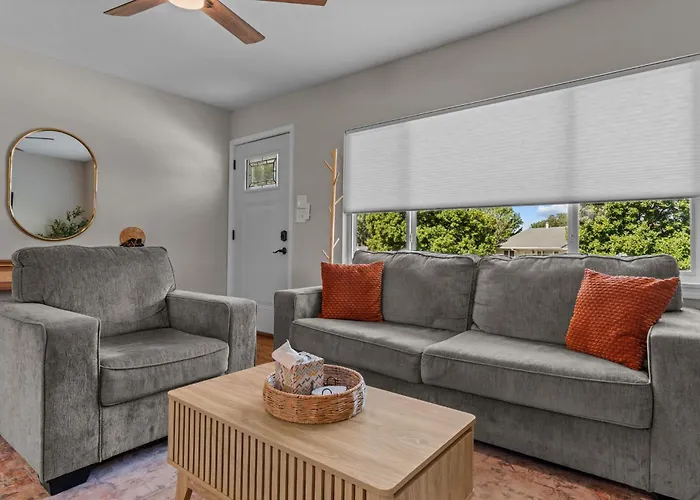 Cozy City Gem 5 Location - Backyard -Office-Gym